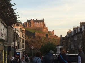 In the sunlight, Arthur's Seat looks gorgeous. Edinburgh is a very pretty city.